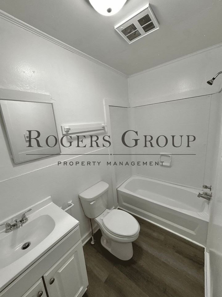301 Perry St - Photo 7 of 12