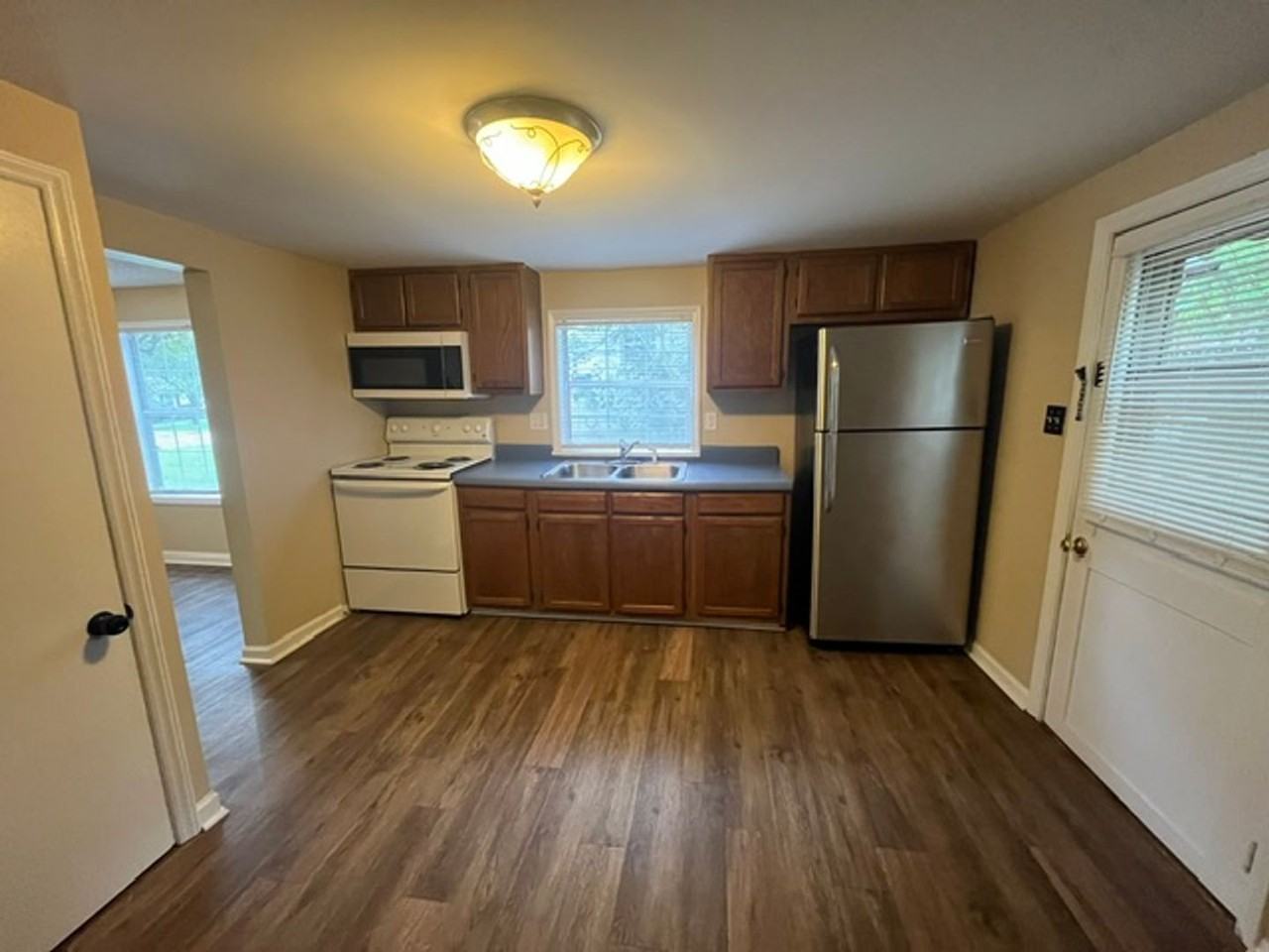 4309 Romaine St - Photo 4 of 9
