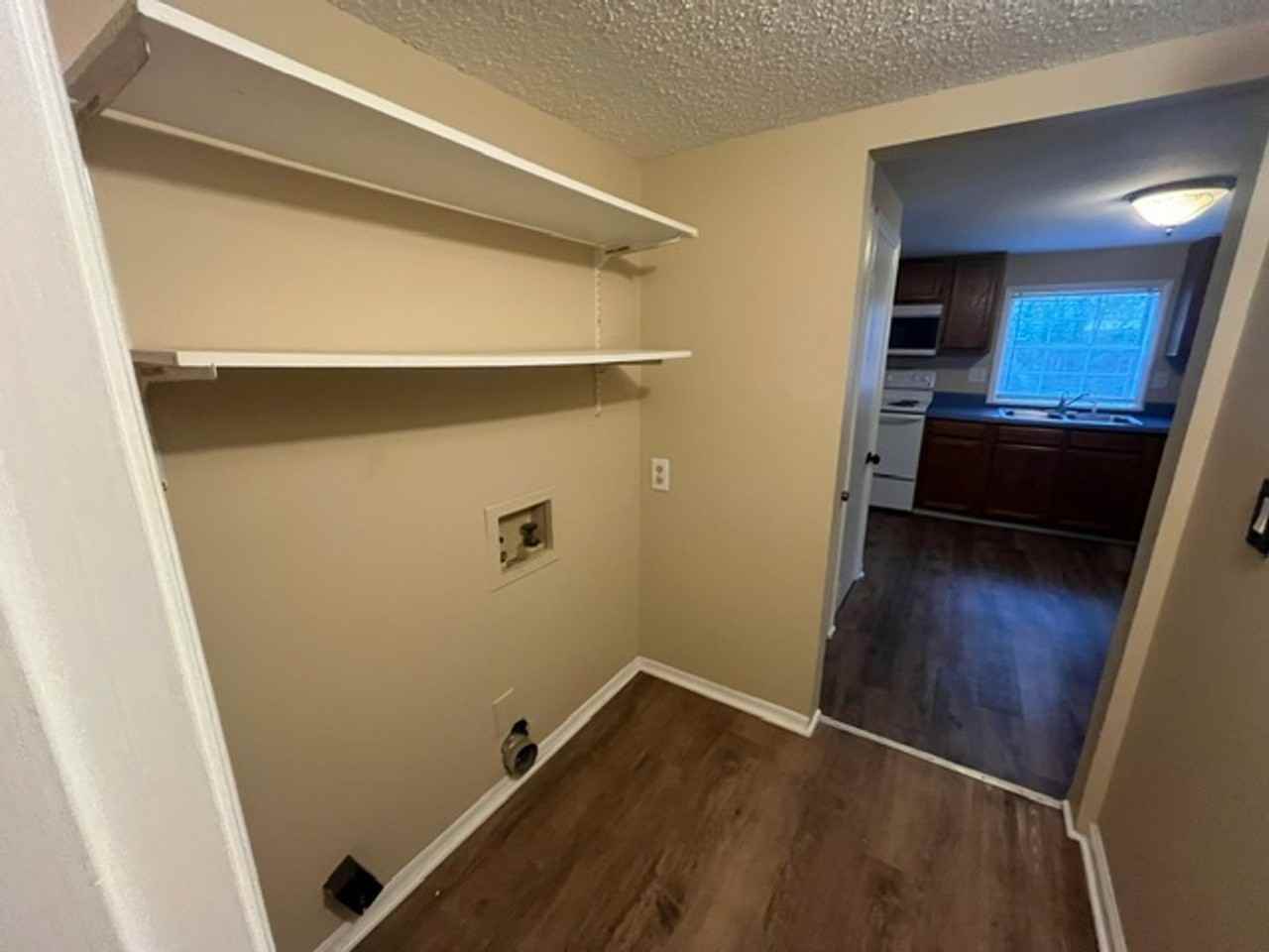 4309 Romaine St - Photo 6 of 9