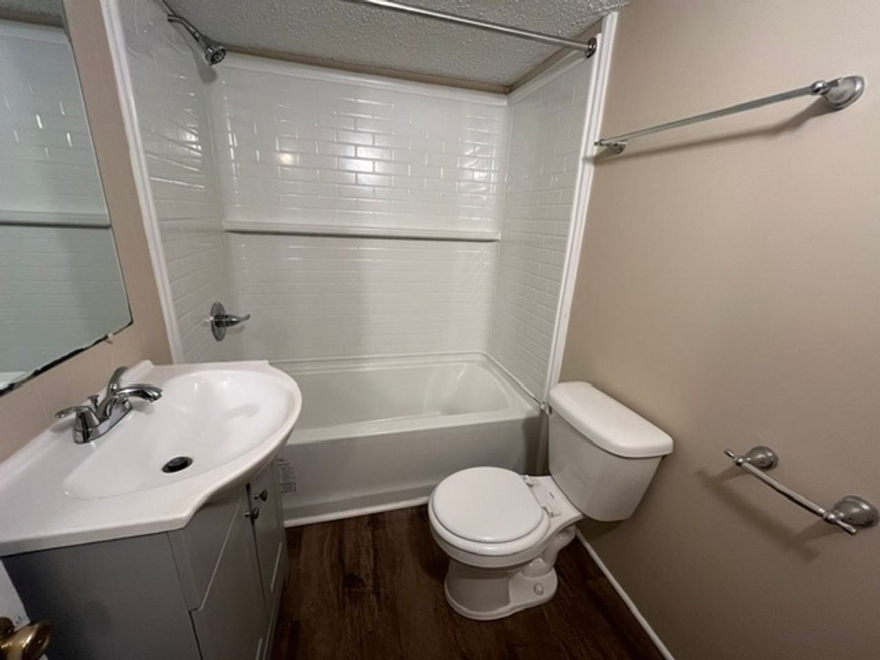 4309 Romaine St - Photo 7 of 9