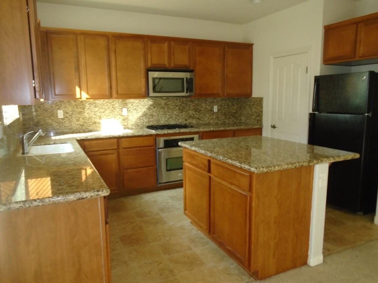 1823 Wadsworth Ave - Photo 3 of 9