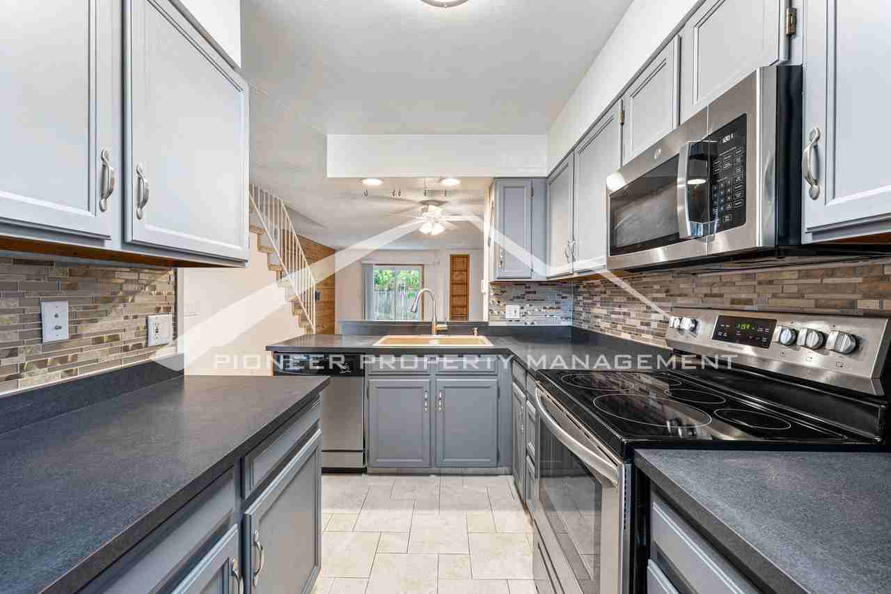 9742 W Cornell Pl - Photo 7 of 12