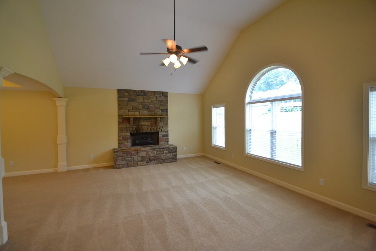 212 Spearfish Dr - Photo 2 of 6