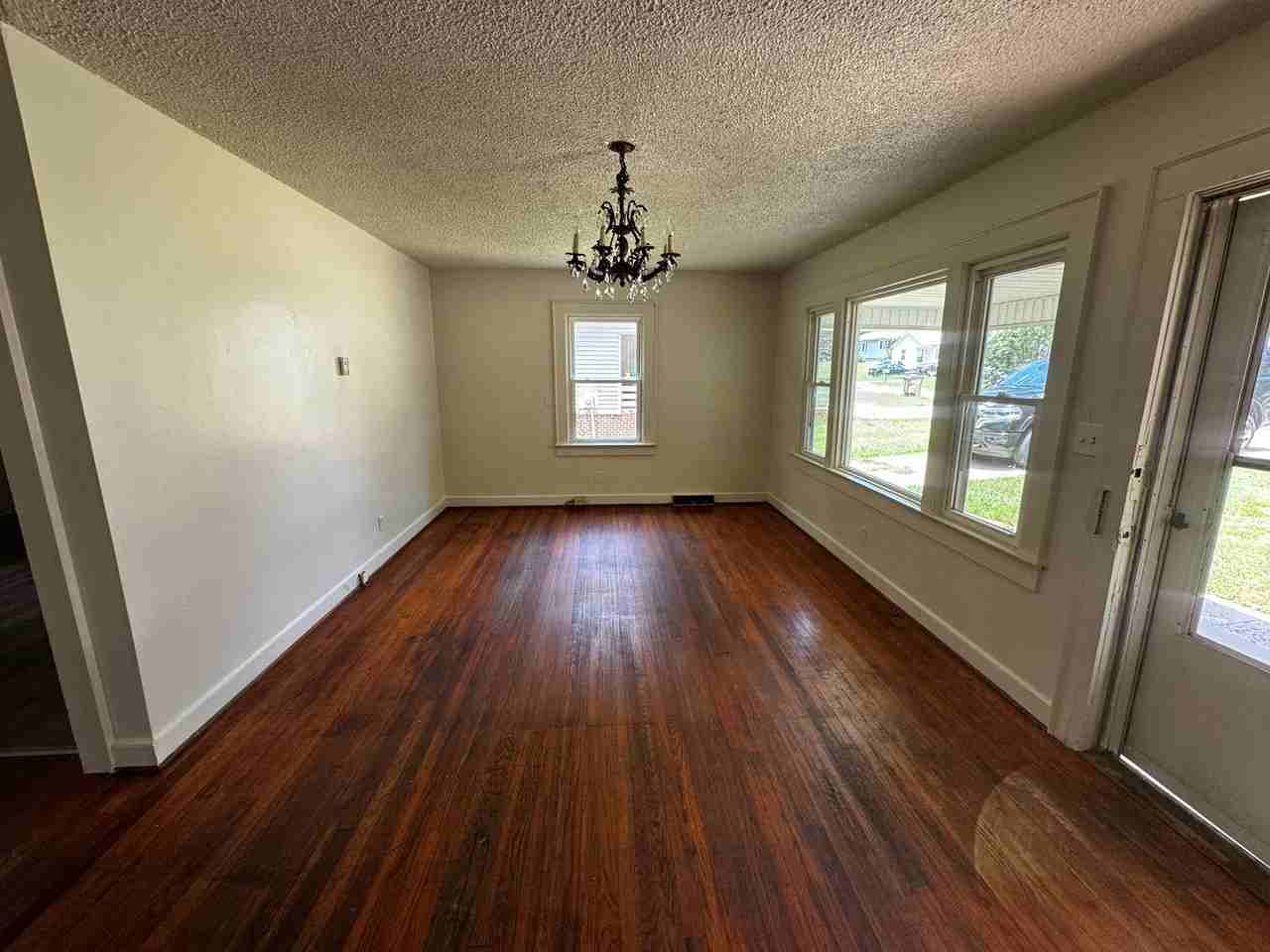 816 Churchill Dr - Photo 2 of 19