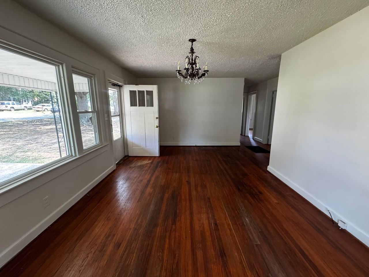 816 Churchill Dr - Photo 3 of 19