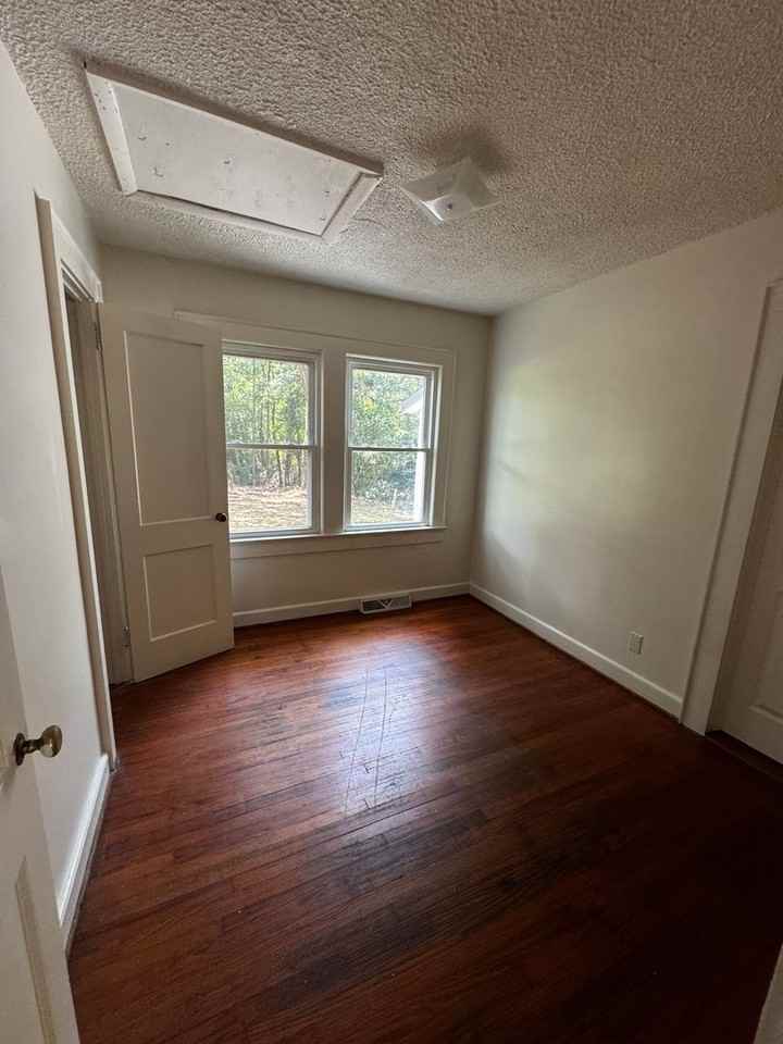 816 Churchill Dr - Photo 6 of 19
