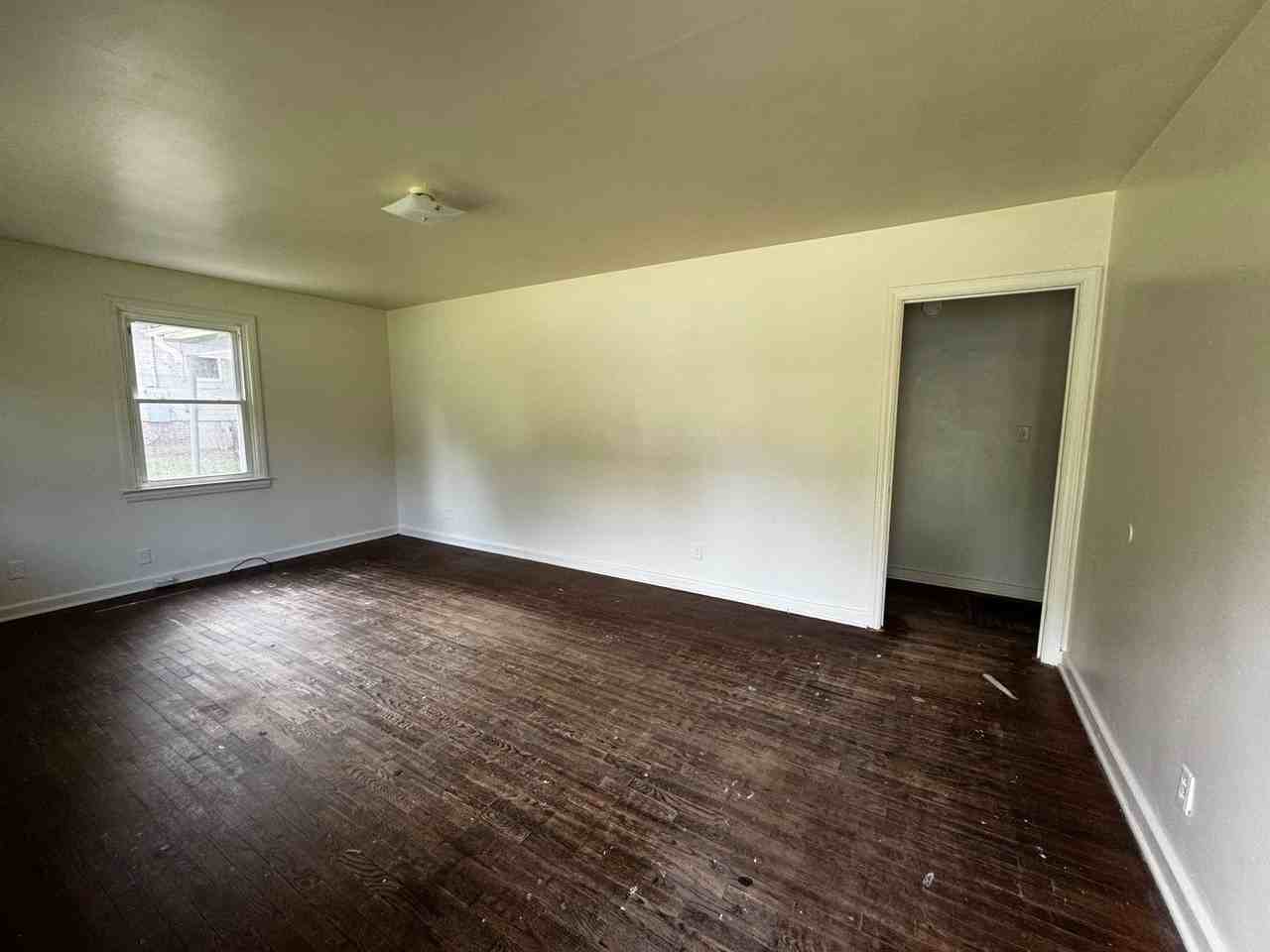 109 Felter St - Photo 4 of 17