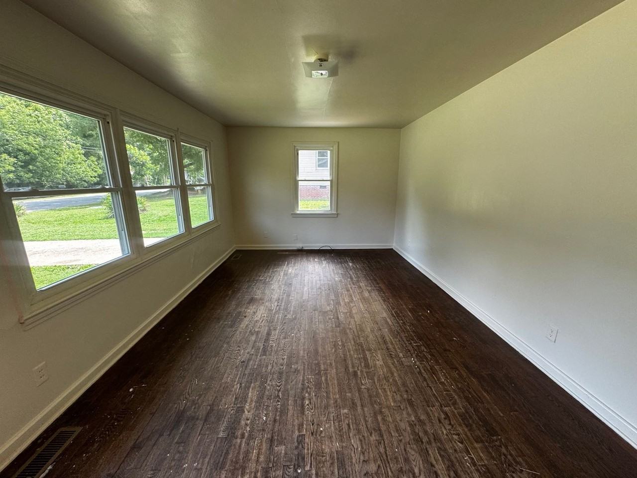 109 Felter St - Photo 5 of 17