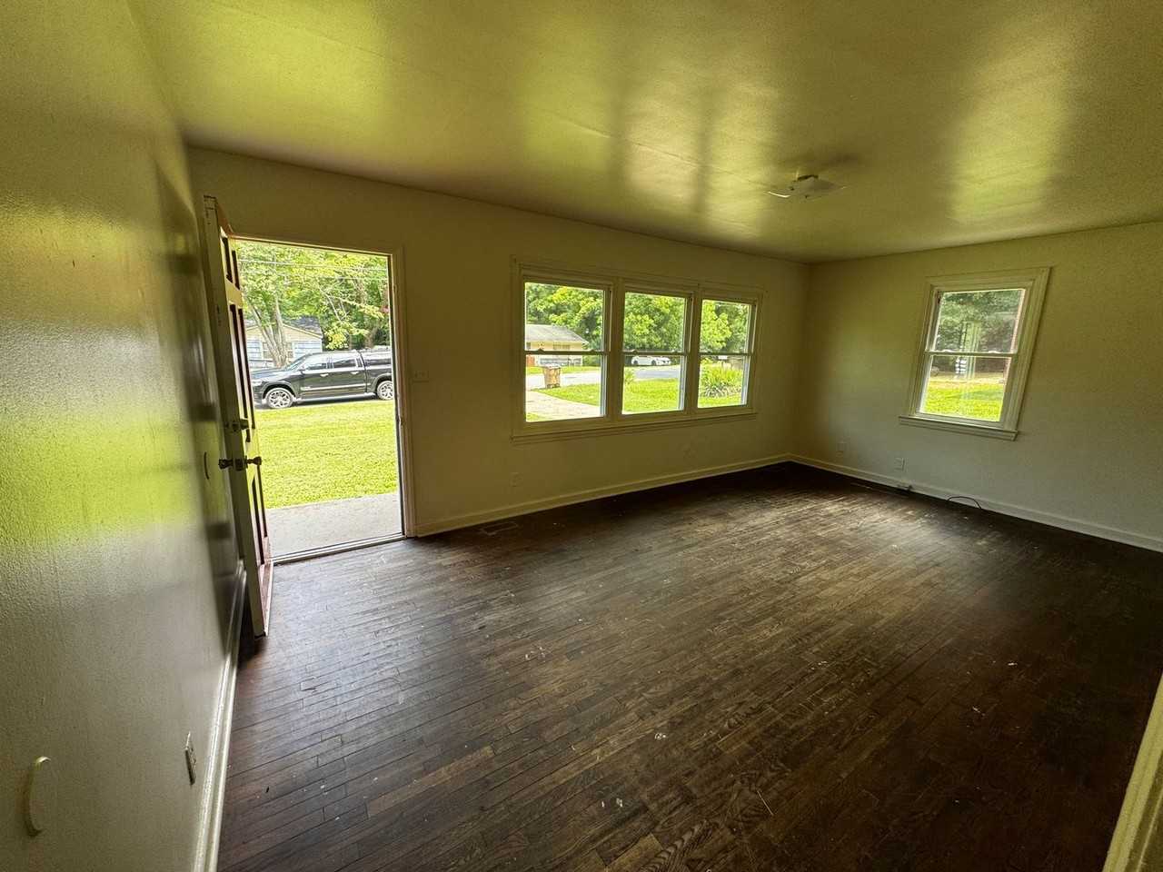 109 Felter St - Photo 6 of 17