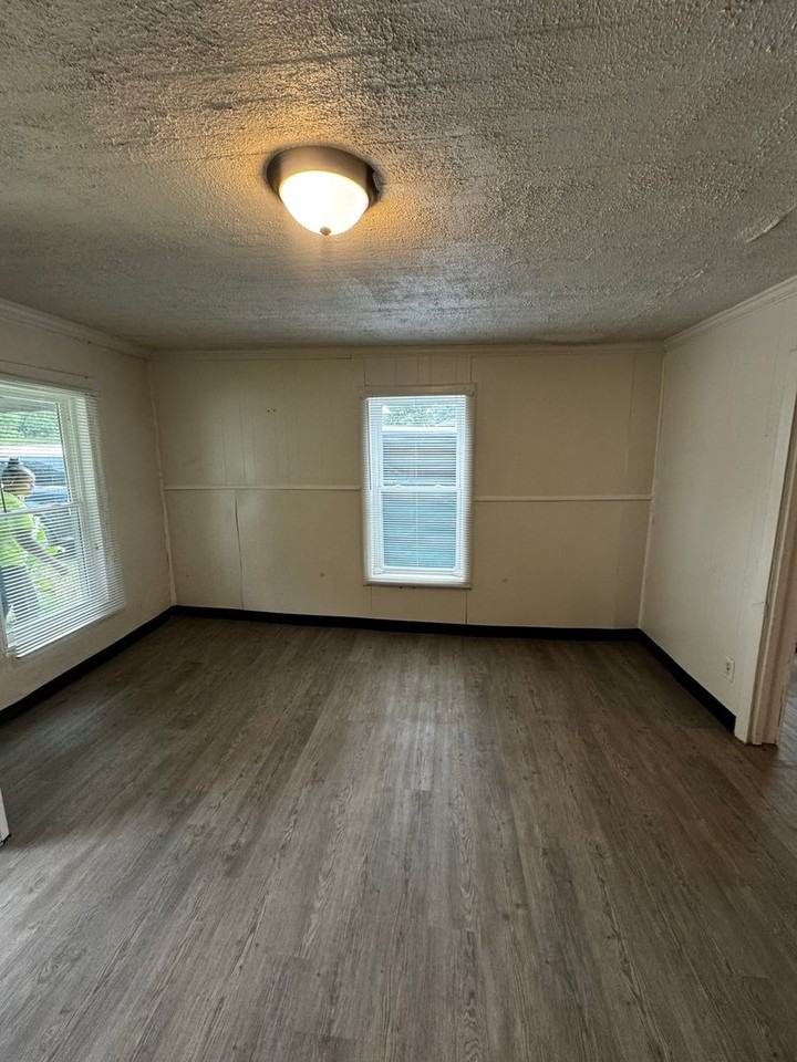 305 Lineberger St - Photo 2 of 25