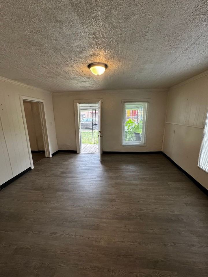 305 Lineberger St - Photo 3 of 25