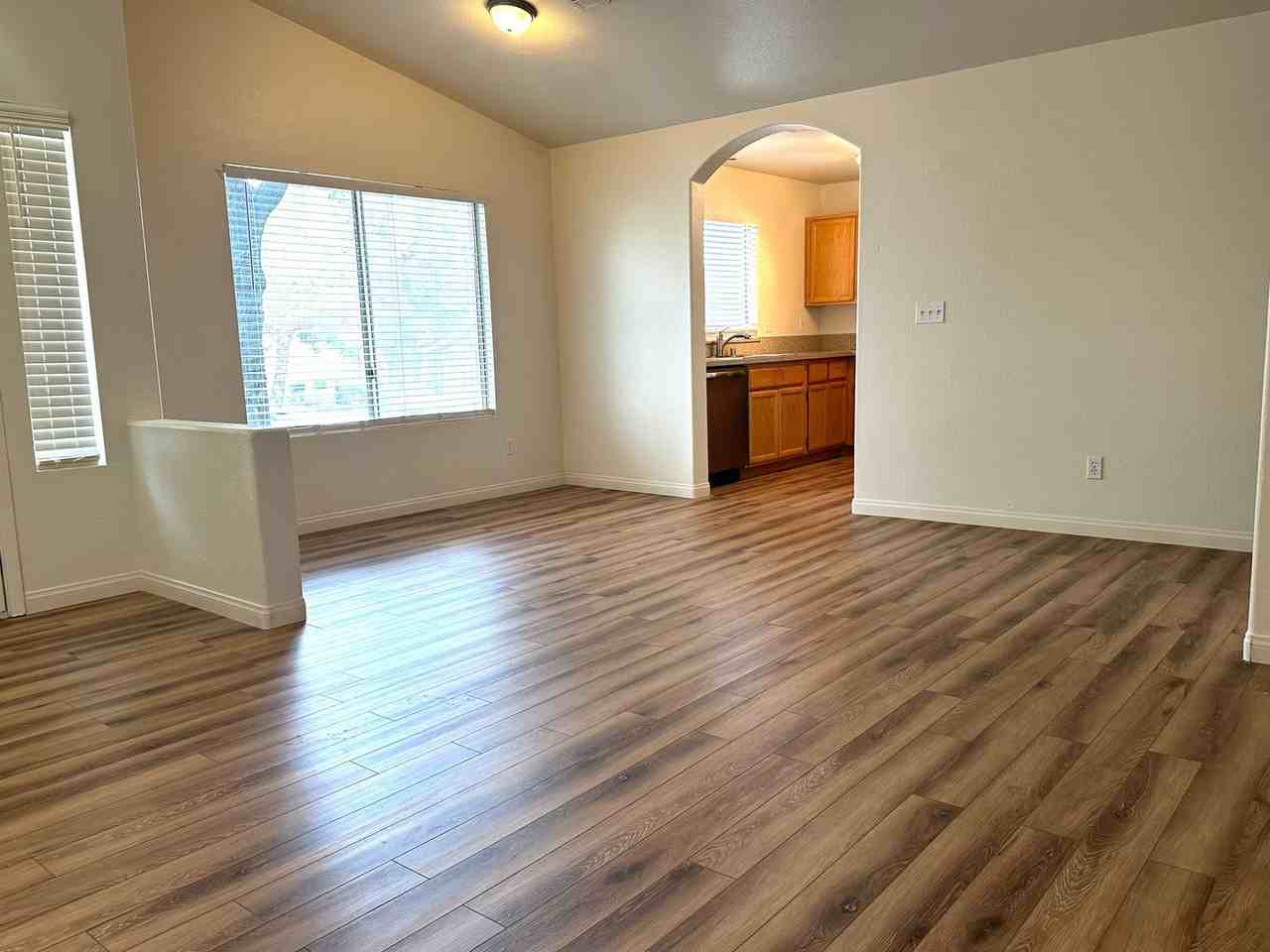 183 Caswell Ct - Photo 2 of 14