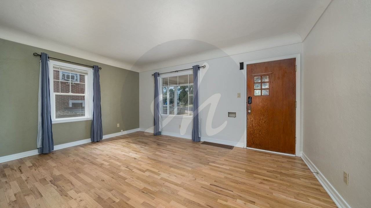 111 N Sheridan Ave - Photo 3 of 20
