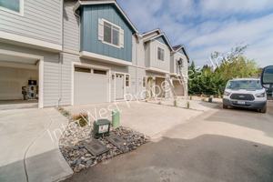 featured image of 10300 Ne 61st Cir