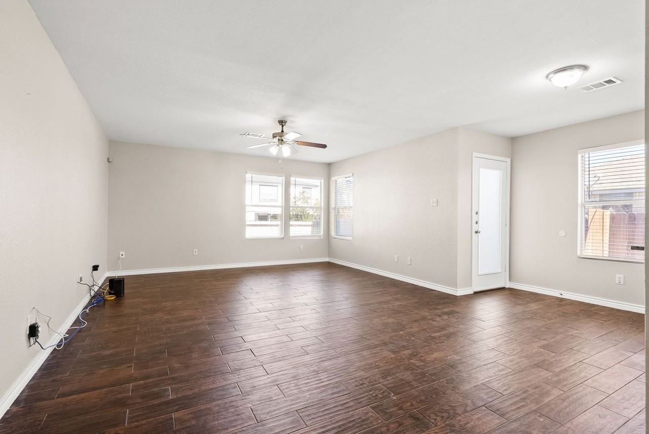 2409 Riley Dr - Photo 5 of 15