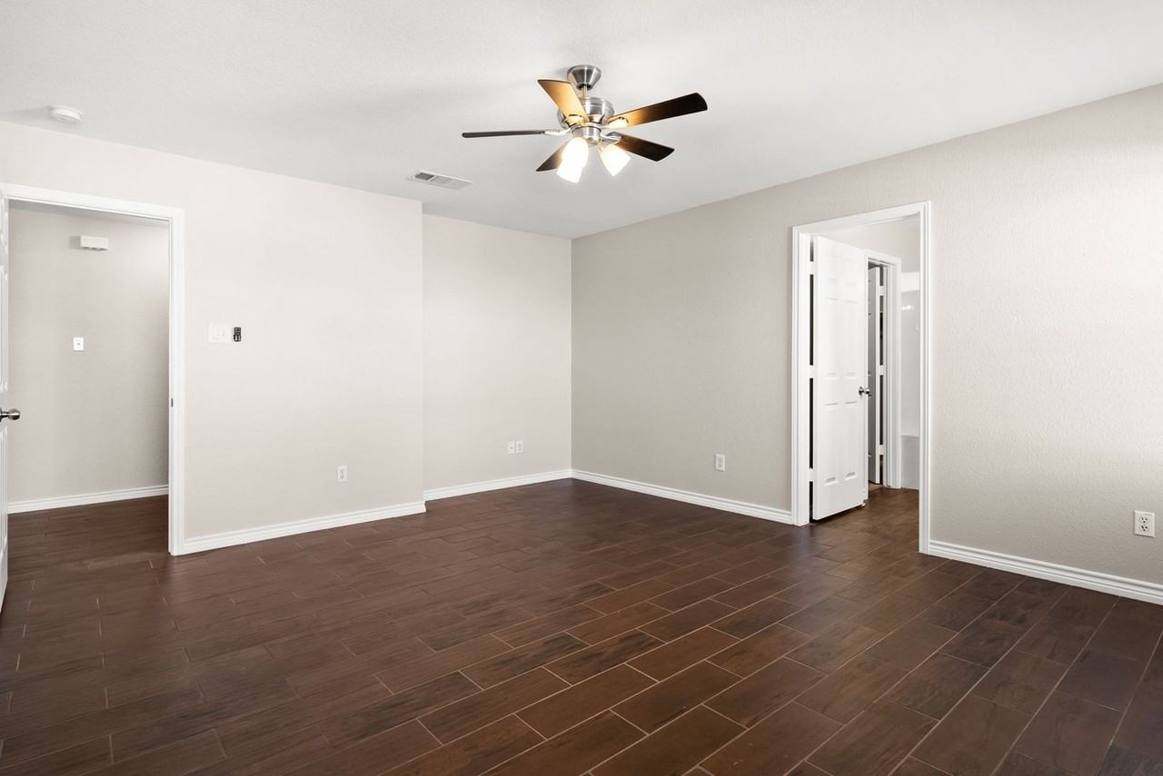 2409 Riley Dr - Photo 4 of 15