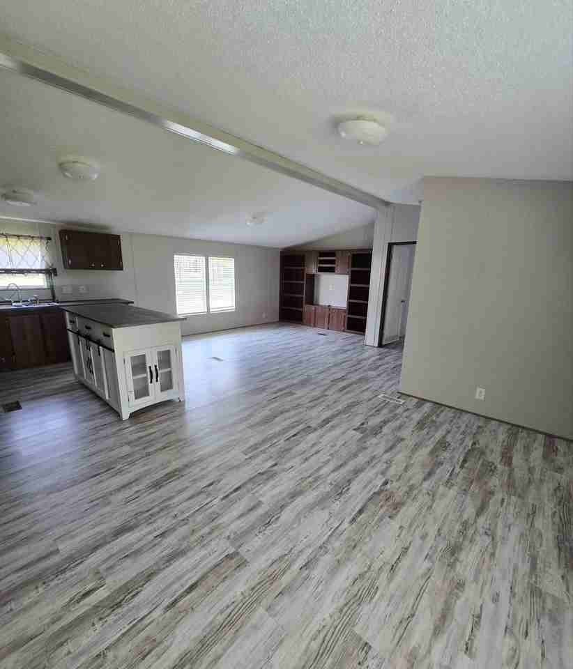 711 Wellington Rd - Photo 3 of 15