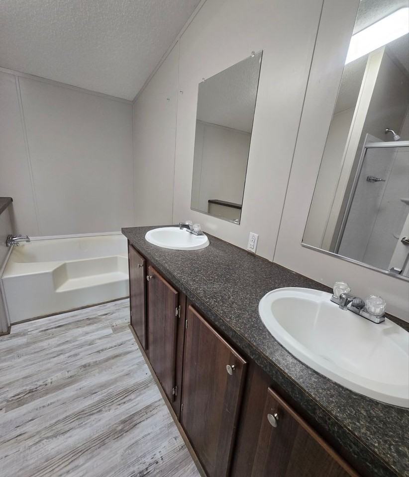 711 Wellington Rd - Photo 7 of 15