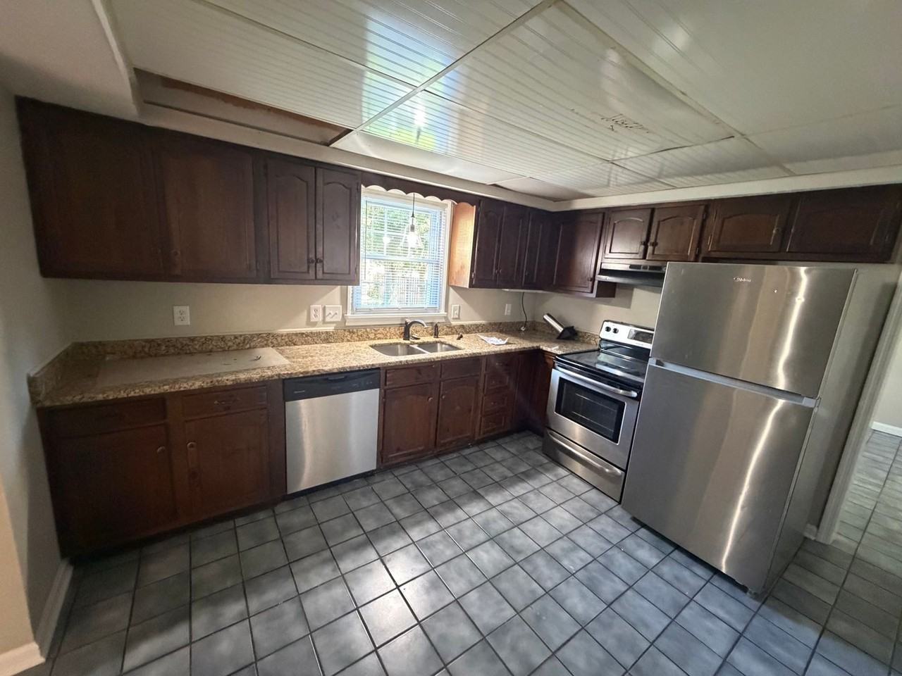 747 Mooreland Dr - Photo 4 of 11