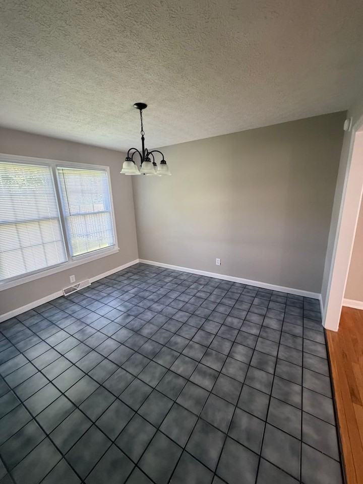 747 Mooreland Dr - Photo 6 of 11