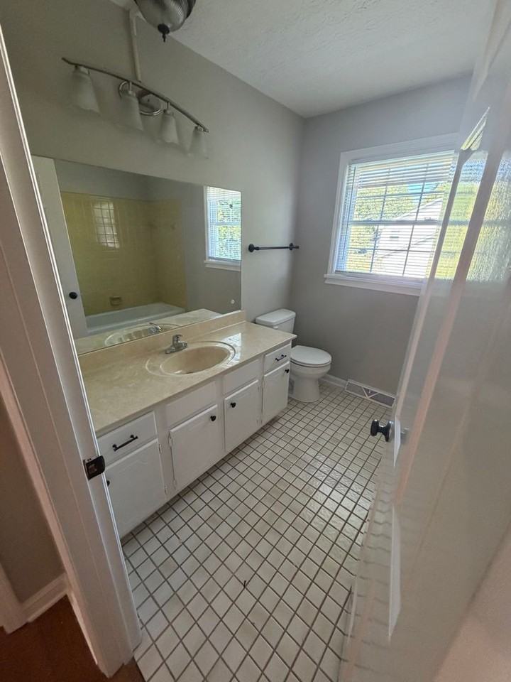 747 Mooreland Dr - Photo 7 of 11