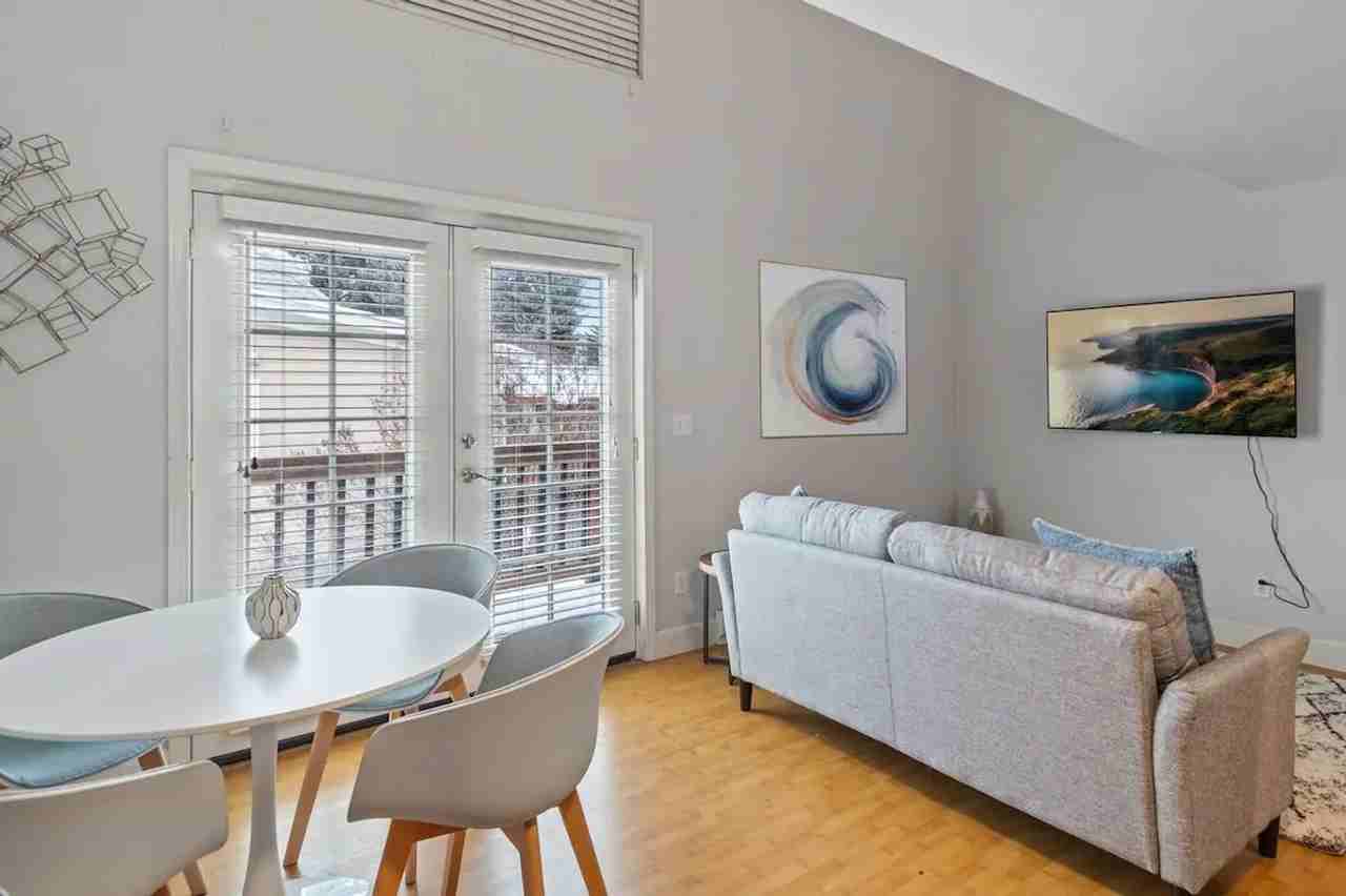 1112 E 8th Ave - Photo 7 of 20