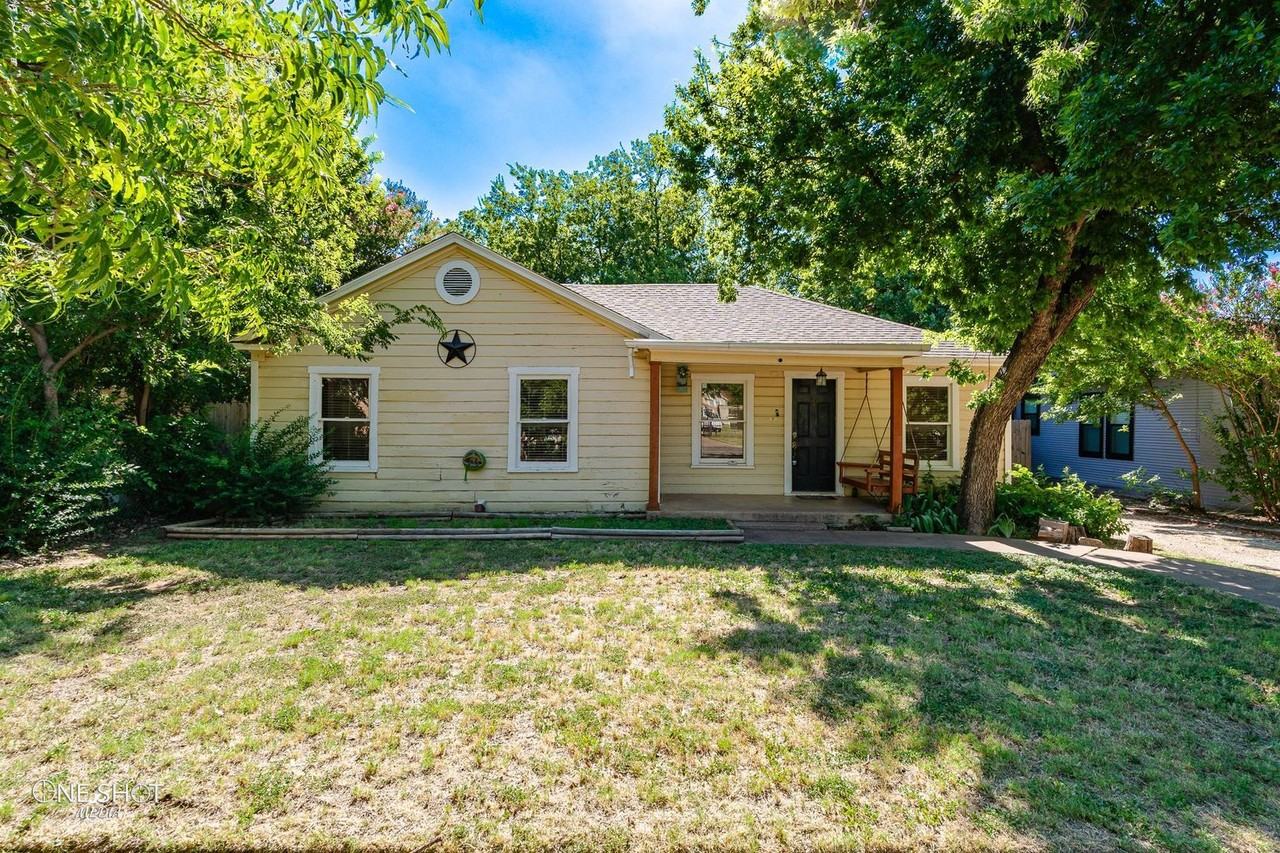 1333 Amarillo St - Photo 2 of 36