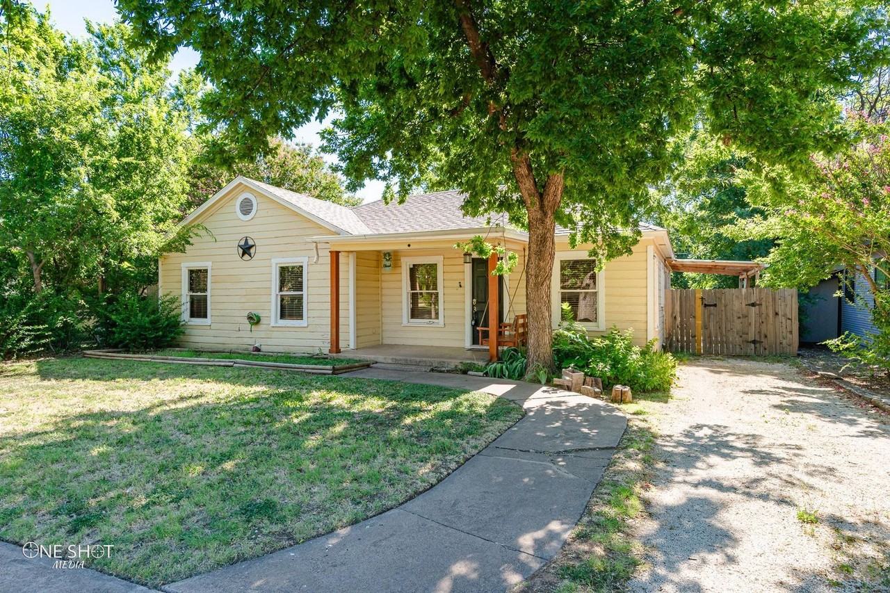 1333 Amarillo St - Photo 4 of 36