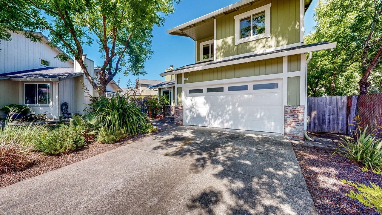 360 Manka Cir - Photo 3 of 50