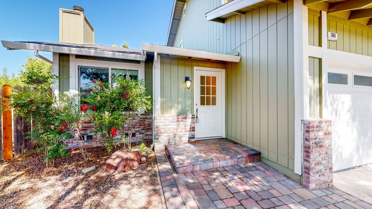 360 Manka Cir - Photo 4 of 50