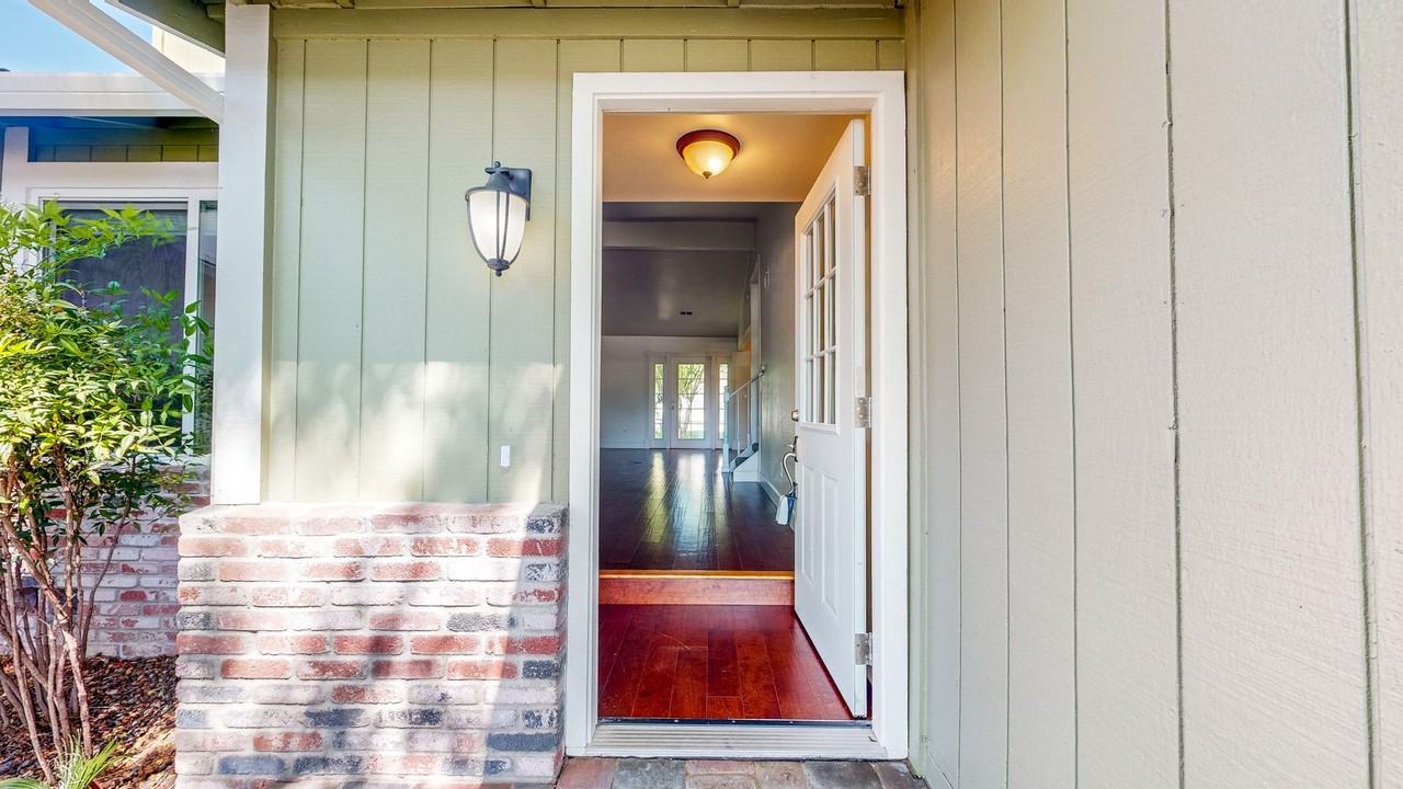 360 Manka Cir - Photo 5 of 50