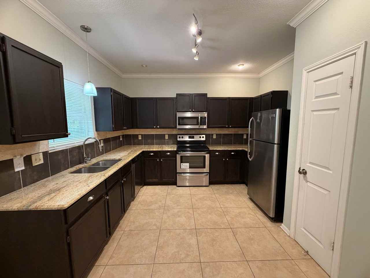 13123 Burgundy Pt - Photo 5 of 15