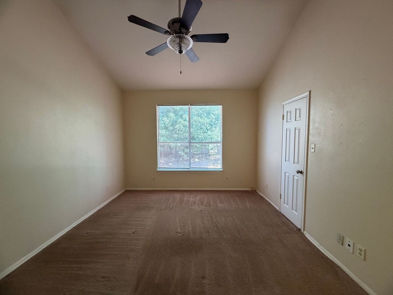 13123 Burgundy Pt - Photo 7 of 15