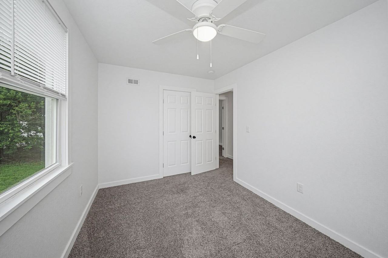 740 W 1st St - Photo 4 of 21