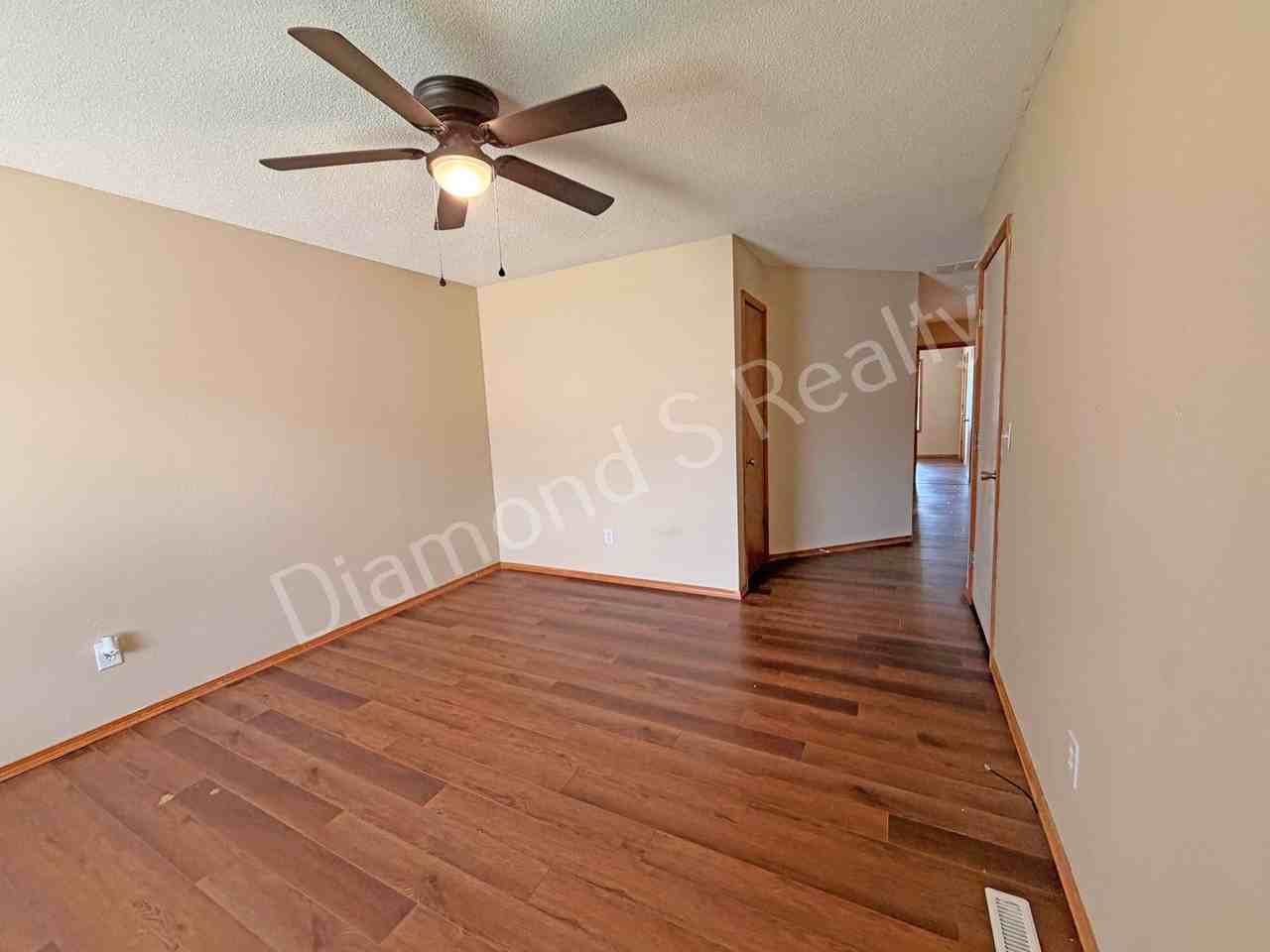 1413 W Rainey St - Photo 3 of 13
