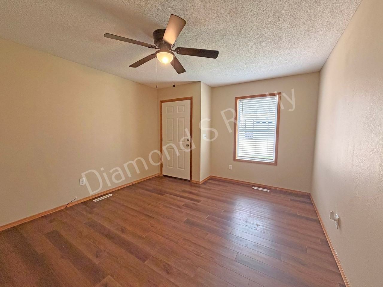 1413 W Rainey St - Photo 4 of 13