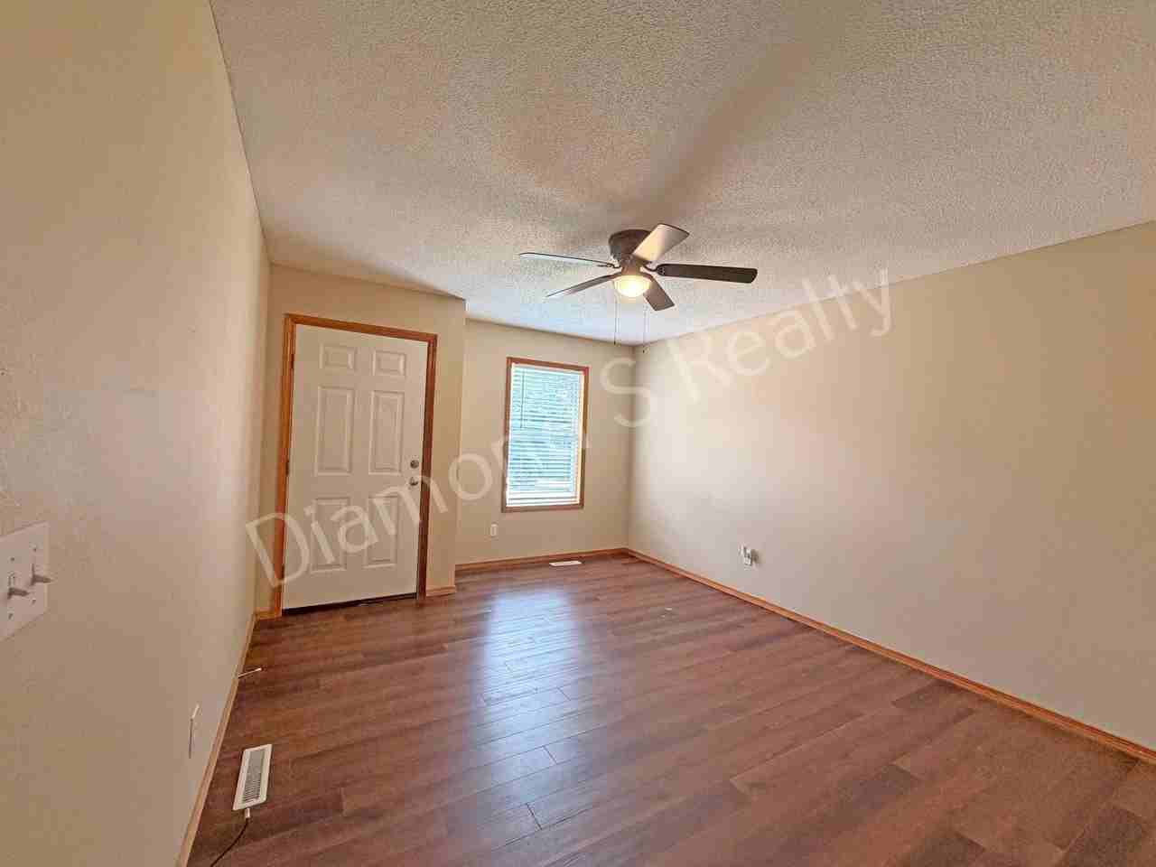 1413 W Rainey St - Photo 5 of 13