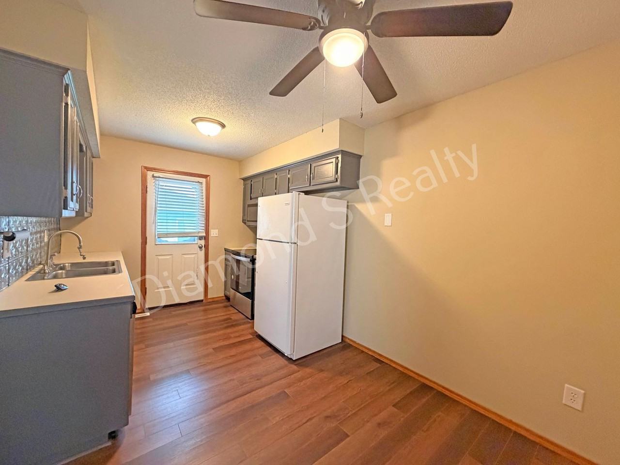 1413 W Rainey St - Photo 6 of 13