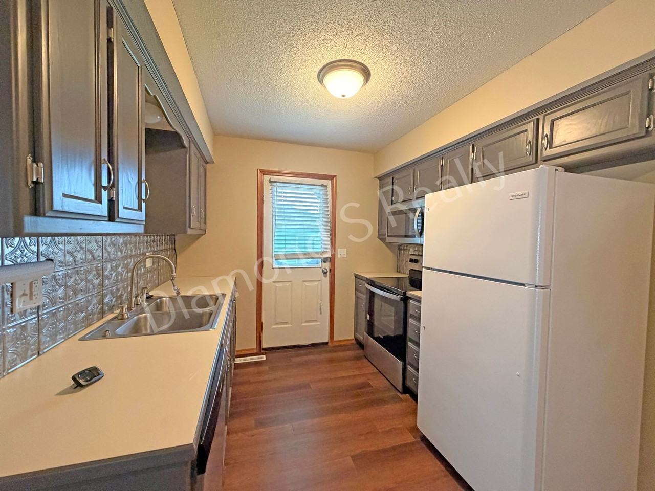 1413 W Rainey St - Photo 7 of 13