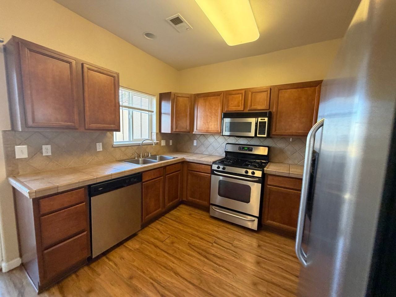 260 John Eugene Ct - Photo 3 of 18