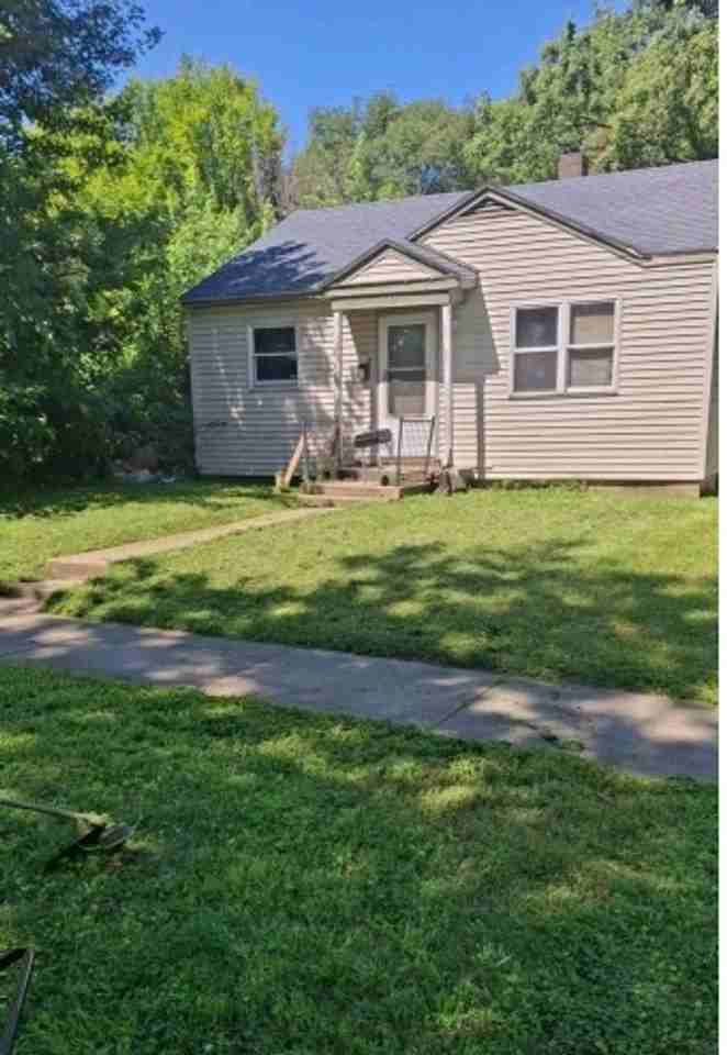 1923 N Church St - Photo 2 of 12