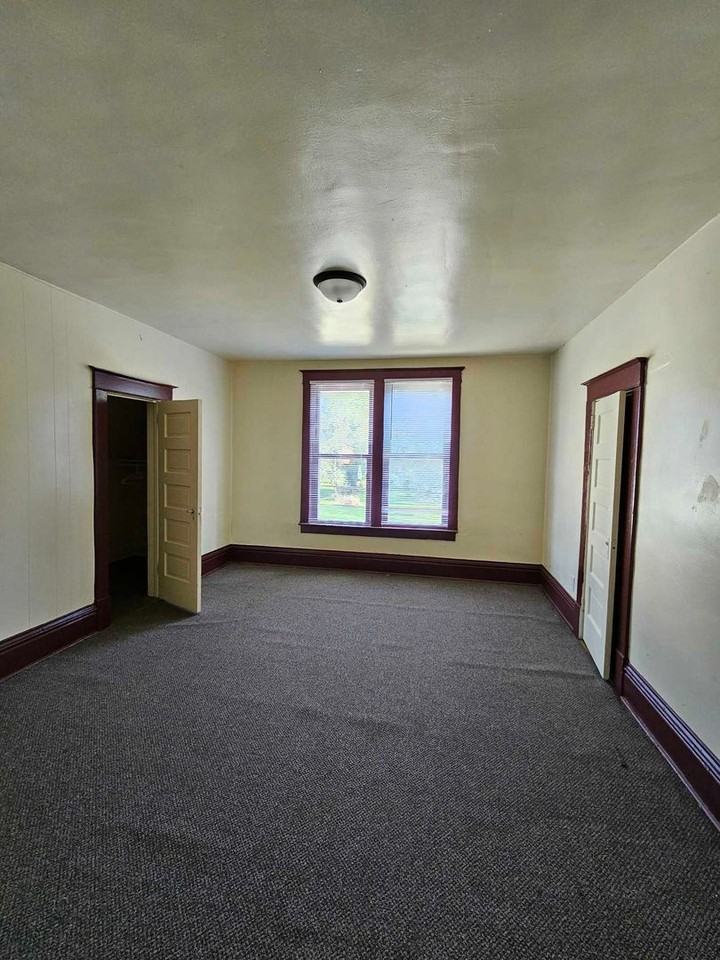 812 E Cantrell St - Photo 4 of 7