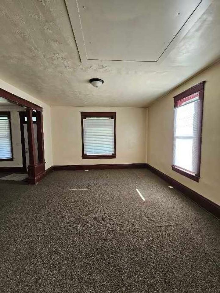 812 E Cantrell St - Photo 5 of 7