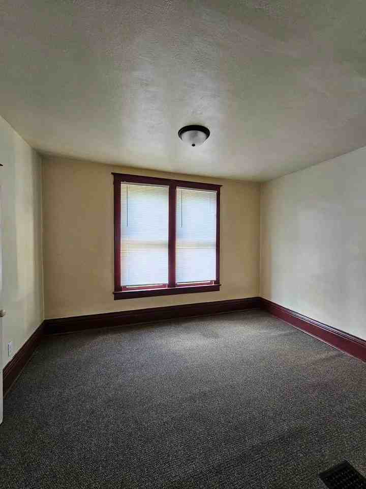 812 E Cantrell St - Photo 6 of 7