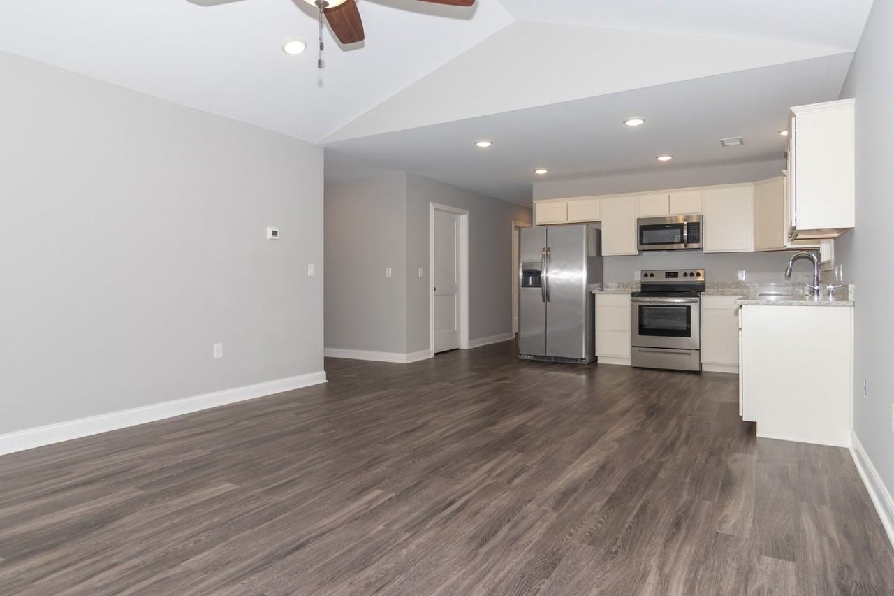 101 Bellbrook Ln - Photo 3 of 14