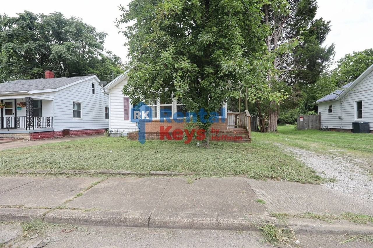 2525 S Rotherwood Ave - Photo 2 of 16