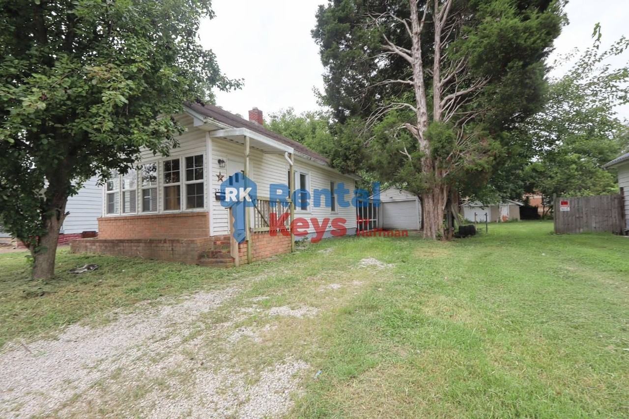 2525 S Rotherwood Ave - Photo 3 of 16
