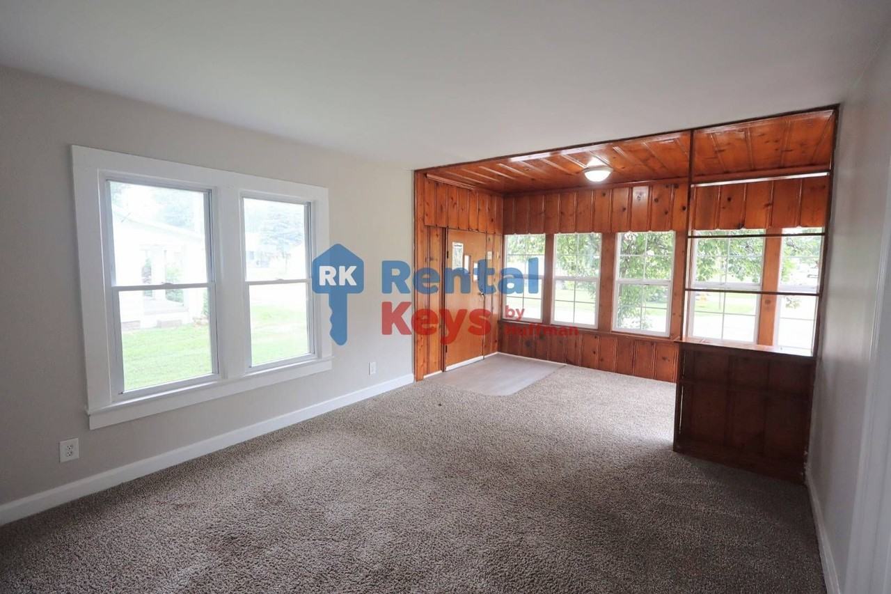 2525 S Rotherwood Ave - Photo 4 of 16