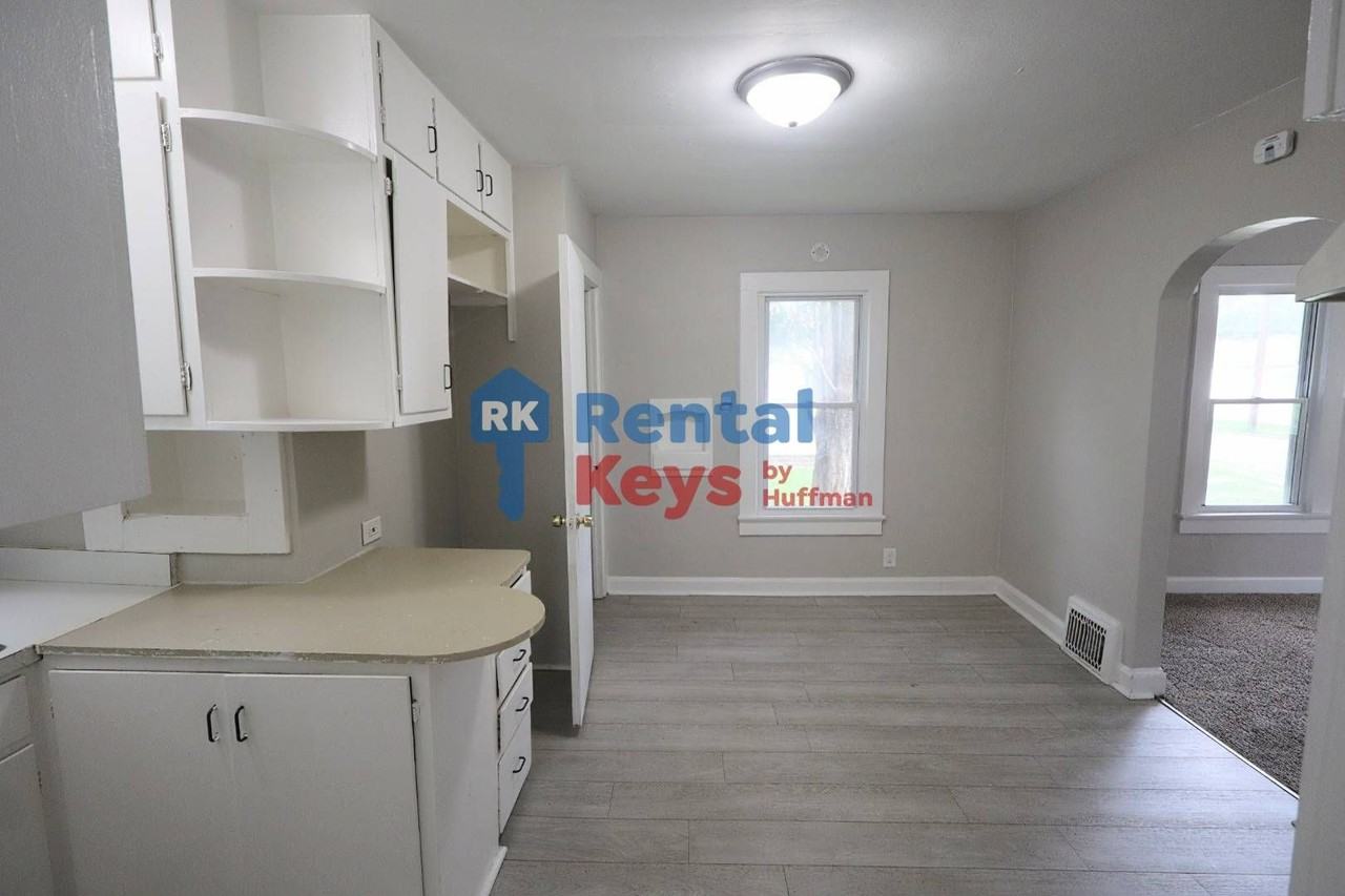 2525 S Rotherwood Ave - Photo 6 of 16