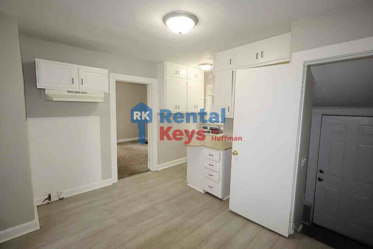 2525 S Rotherwood Ave - Photo 7 of 16
